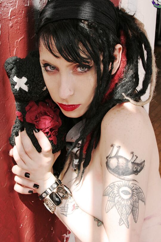 16P Punk girl Stephy Slaughter uncups her firm tits before showing her snatch
