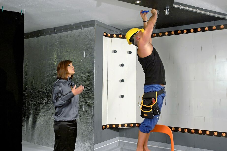15P Fully clothed female gets drenched in jizz while fucking a construction worker