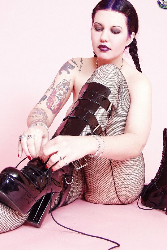 15P Classic Goth Babe Dana Dark in Fishnets, Corset