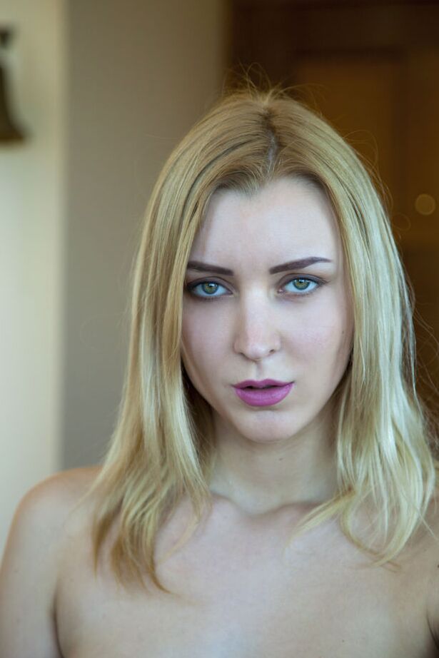 16P Amaris rips the crotch out of her hose, as she fingers her own slit and