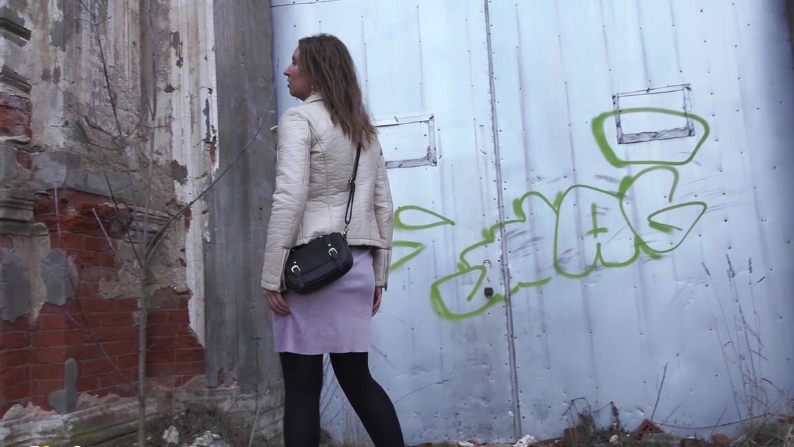 15P Pretty European babe needs to piss while outside