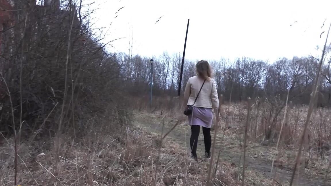 15P Pretty European babe needs to piss while outside