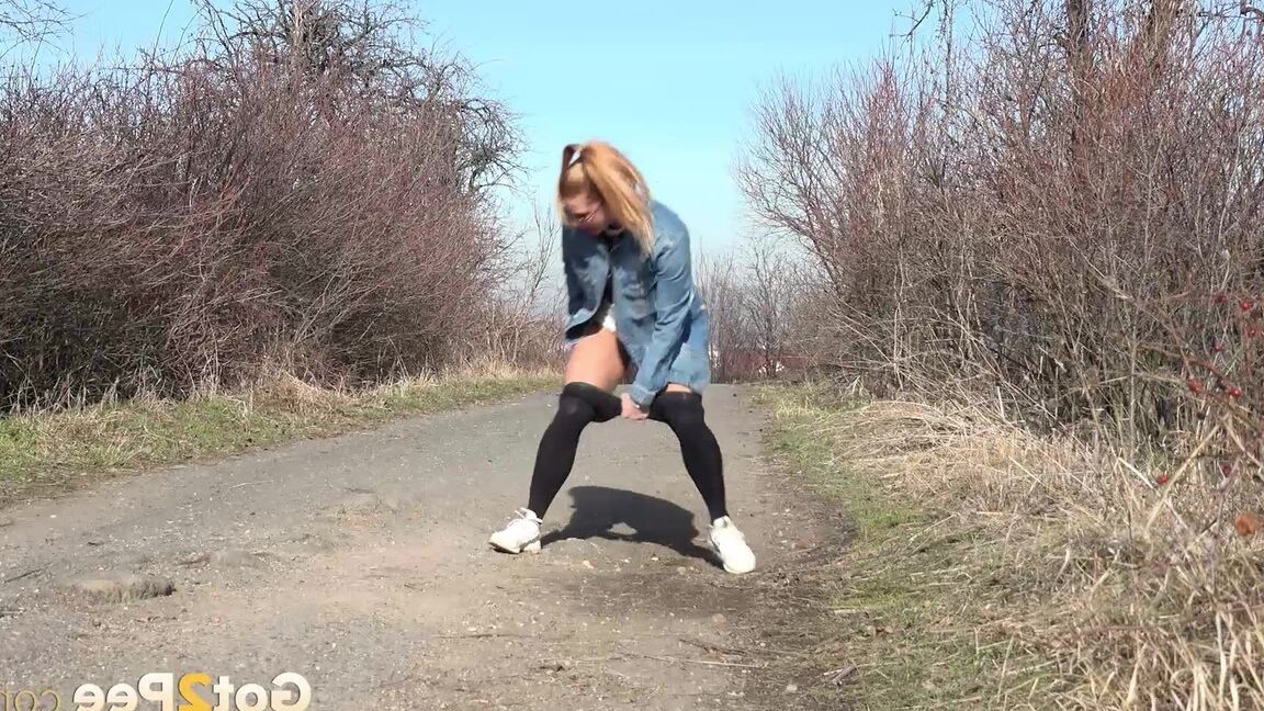15P Gorgeous Chrissy Fox relieves her pee desperation