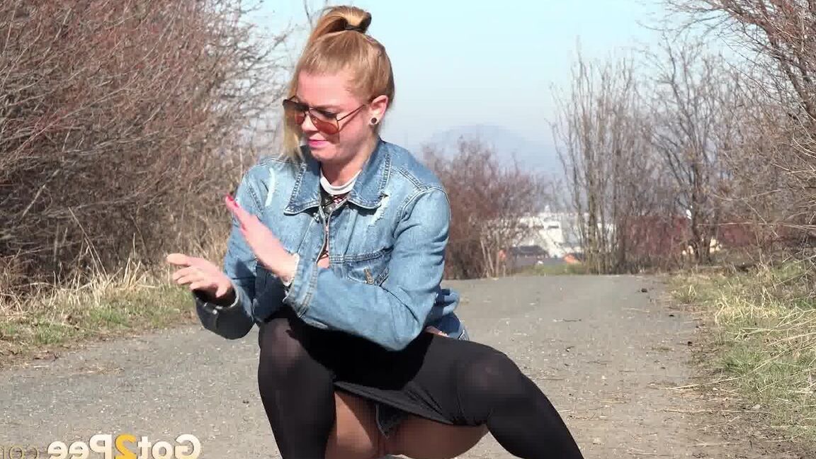 15P Gorgeous Chrissy Fox relieves her pee desperation