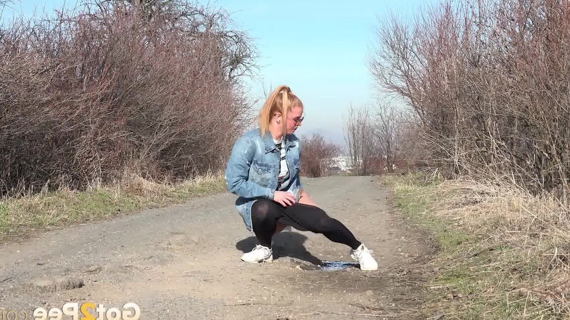 15P Gorgeous Chrissy Fox relieves her pee desperation