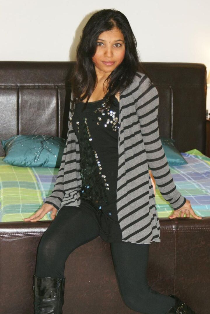 12P Kavya wechselt nach der Party im Schlafzimmer ihre sexy Outfits