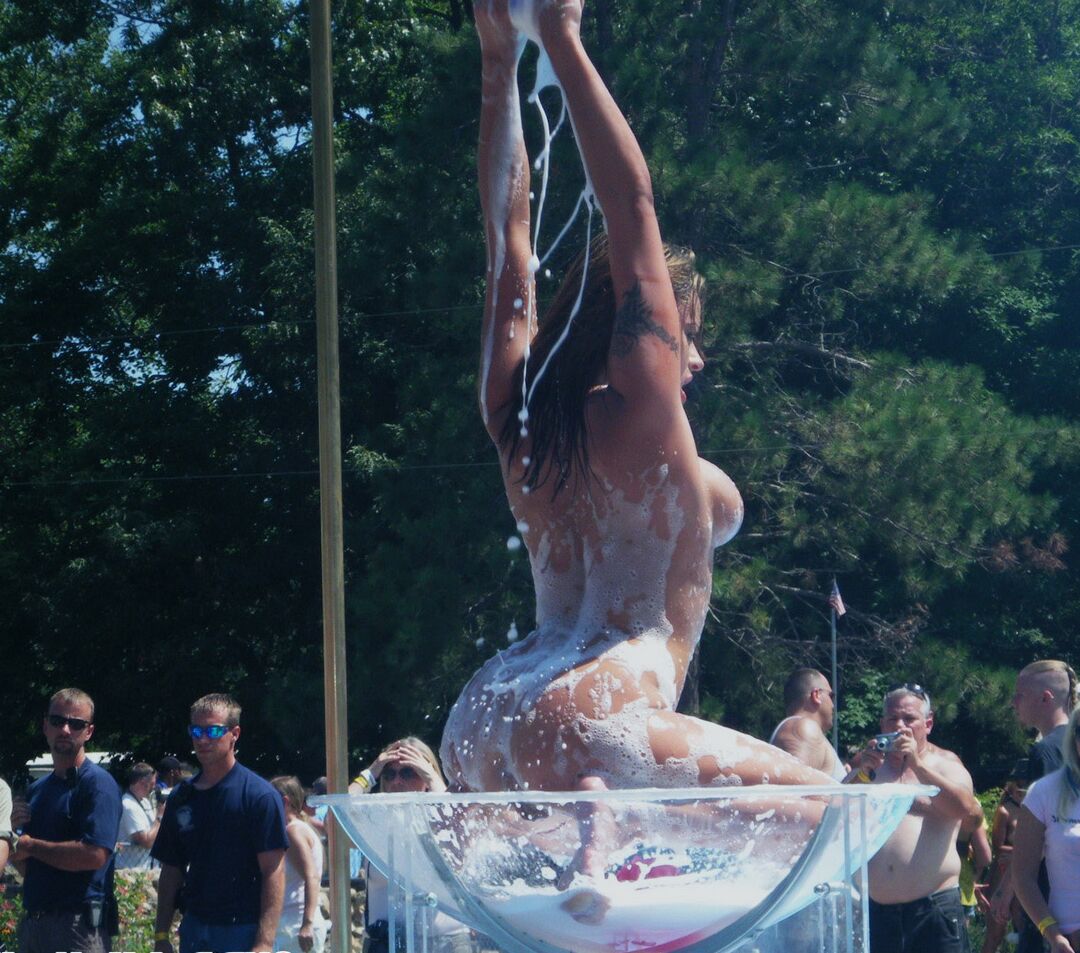 12P Busty stripper on stage getting her huge tits and round ass all wet and soapy