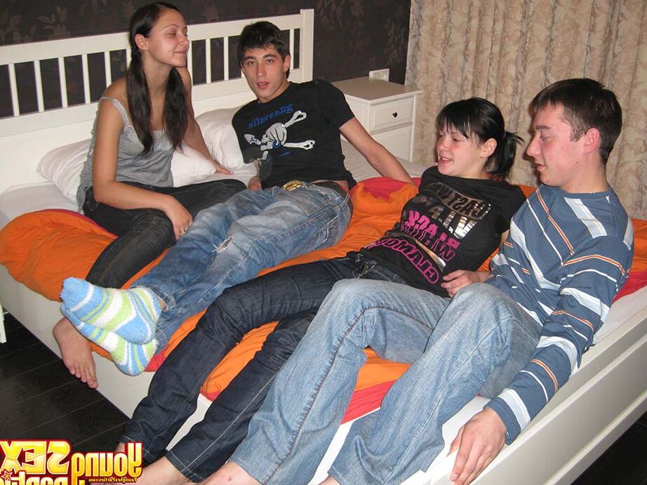 16P Молодые секс-вечеринки, брюнеток хорошо трахают