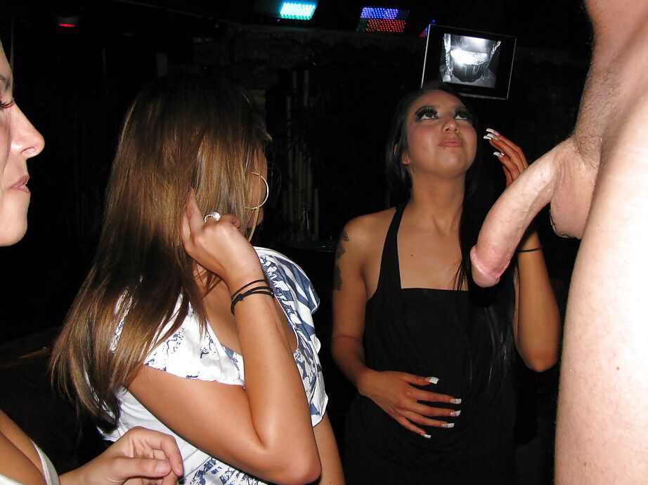 16P Chica guarra con buenas tetas Ella Milano es follada en la fiesta