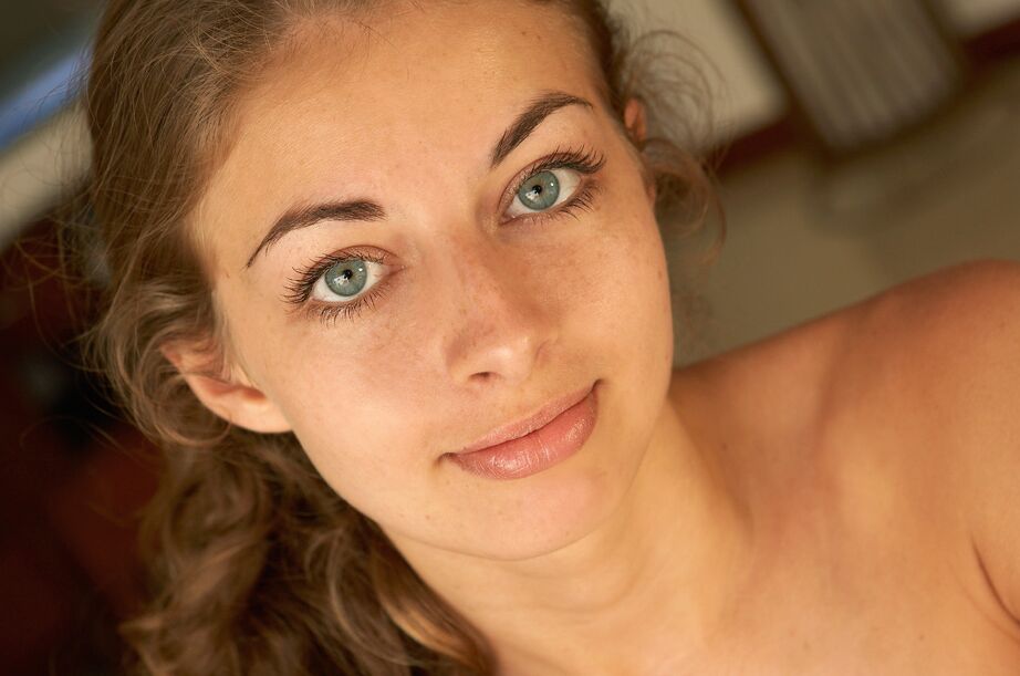12P Erotischer Teenager mit heißem Gesicht posiert nackt, um seinen perfekten jungen Körper zur Schau zu stellen