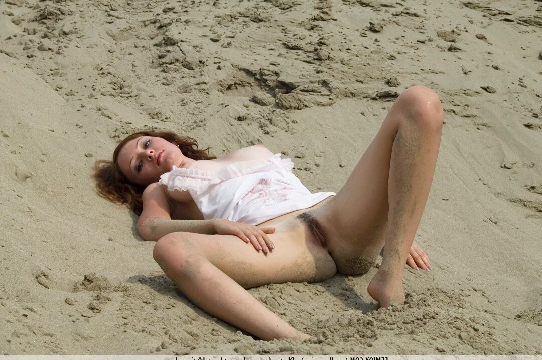16P Glamor model Camila gets completely naked on sandy slope by herself
