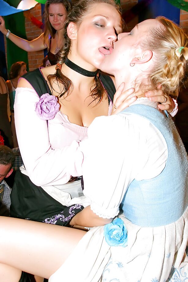 16P europäische Babypuppen betrinken sich und toben sich auf der Clubparty aus