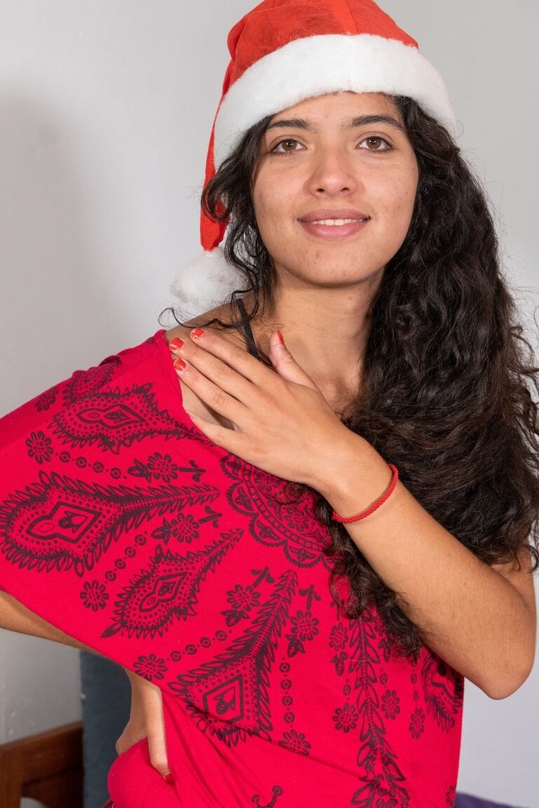 16P Amateur model Maria F spreads her hairy muff wearing an Xmas cap