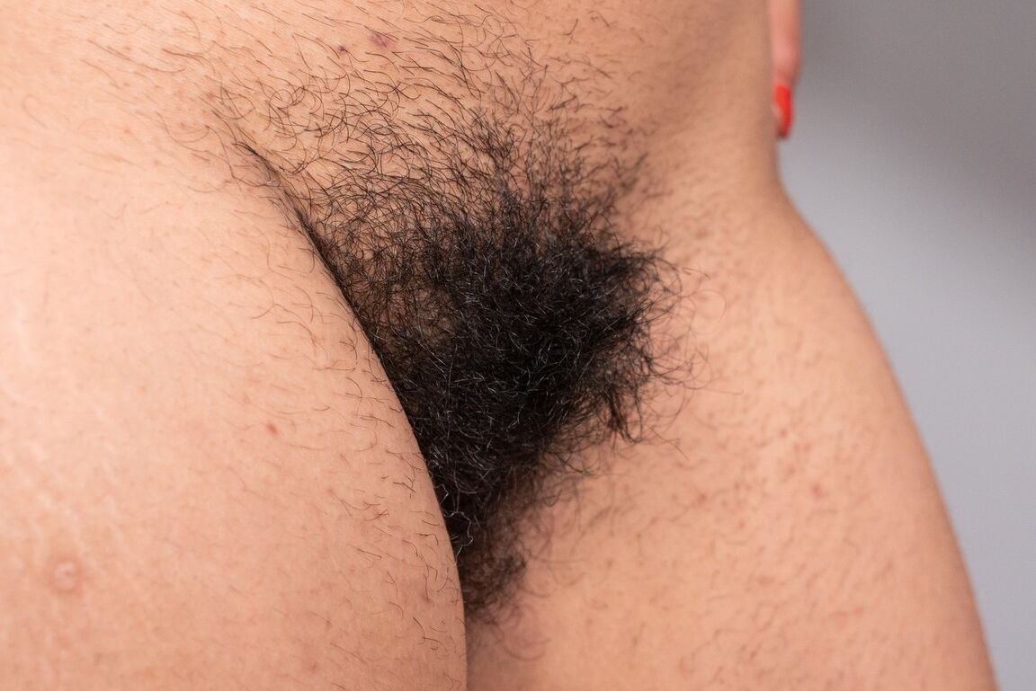 16P Amateur model Maria F spreads her hairy muff wearing an Xmas cap