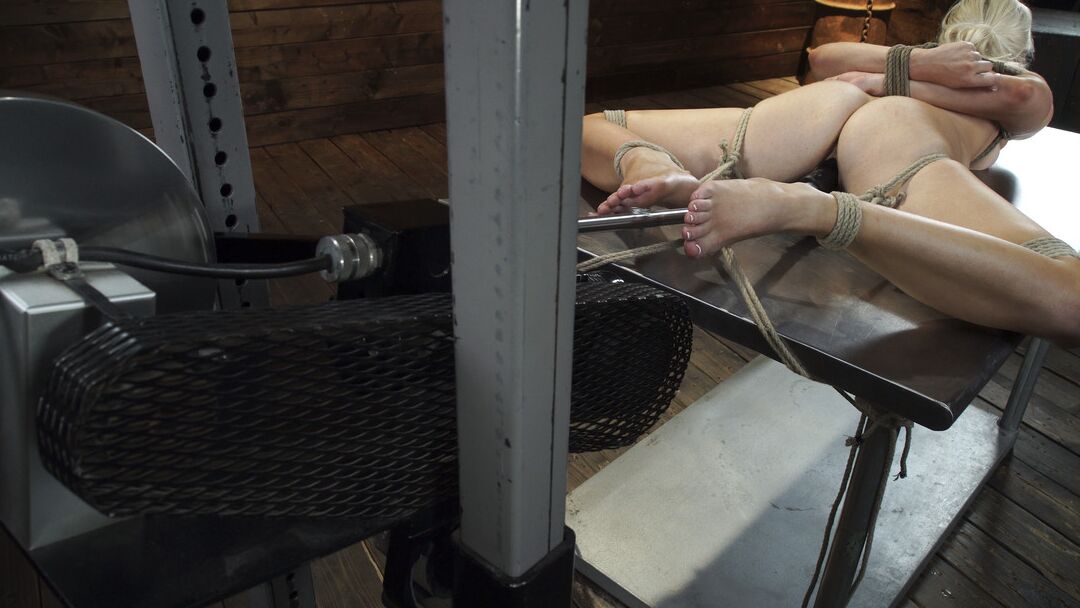21P Fucking Machines Lilly Bell