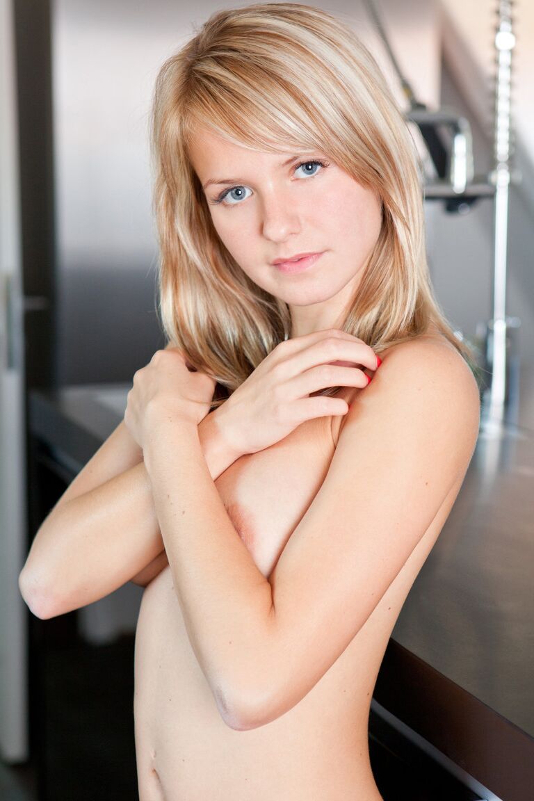 21P Errotica Archives Bella C