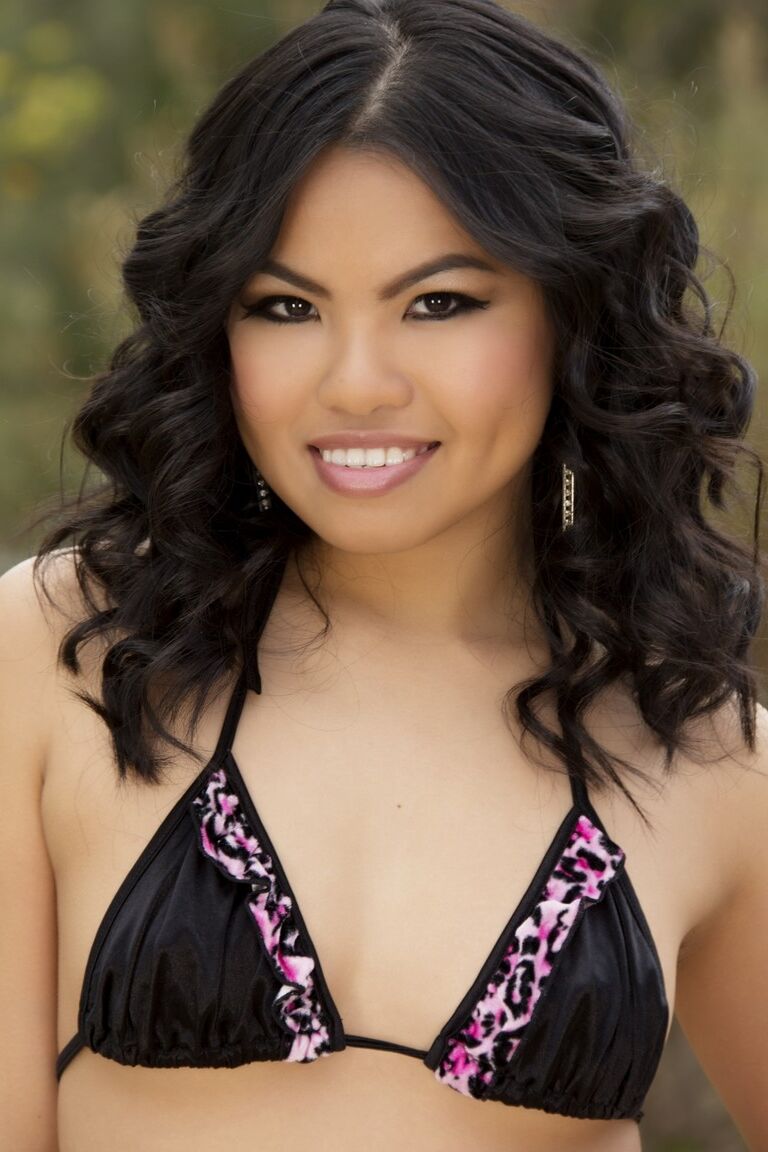 21P Heiße Asiatin Cindy Starfall neckt mit ihren kleinen Titten