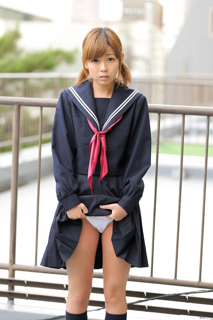 21P A estudante japonesa gostosa Fuu Sazanami espalha sua buceta raspada depois de sexo selvagem