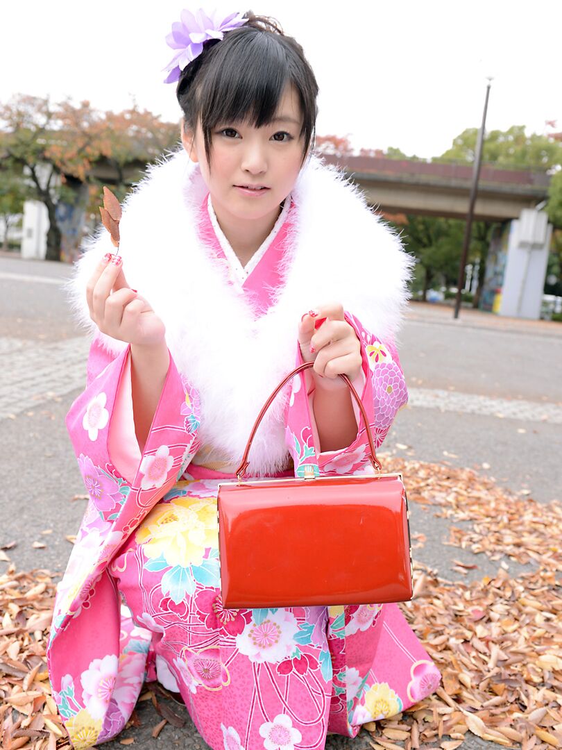 21P アジアの蜂蜜木村つなが小さなおっぱいを見せて 3p で突っ込まれる