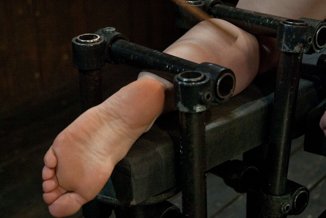 21P Device Bondage Lindsey Grant