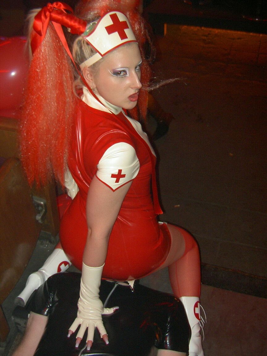 16P Latex attired chicks Darkwing Zero and Joanne Lafontaine play lezdom games