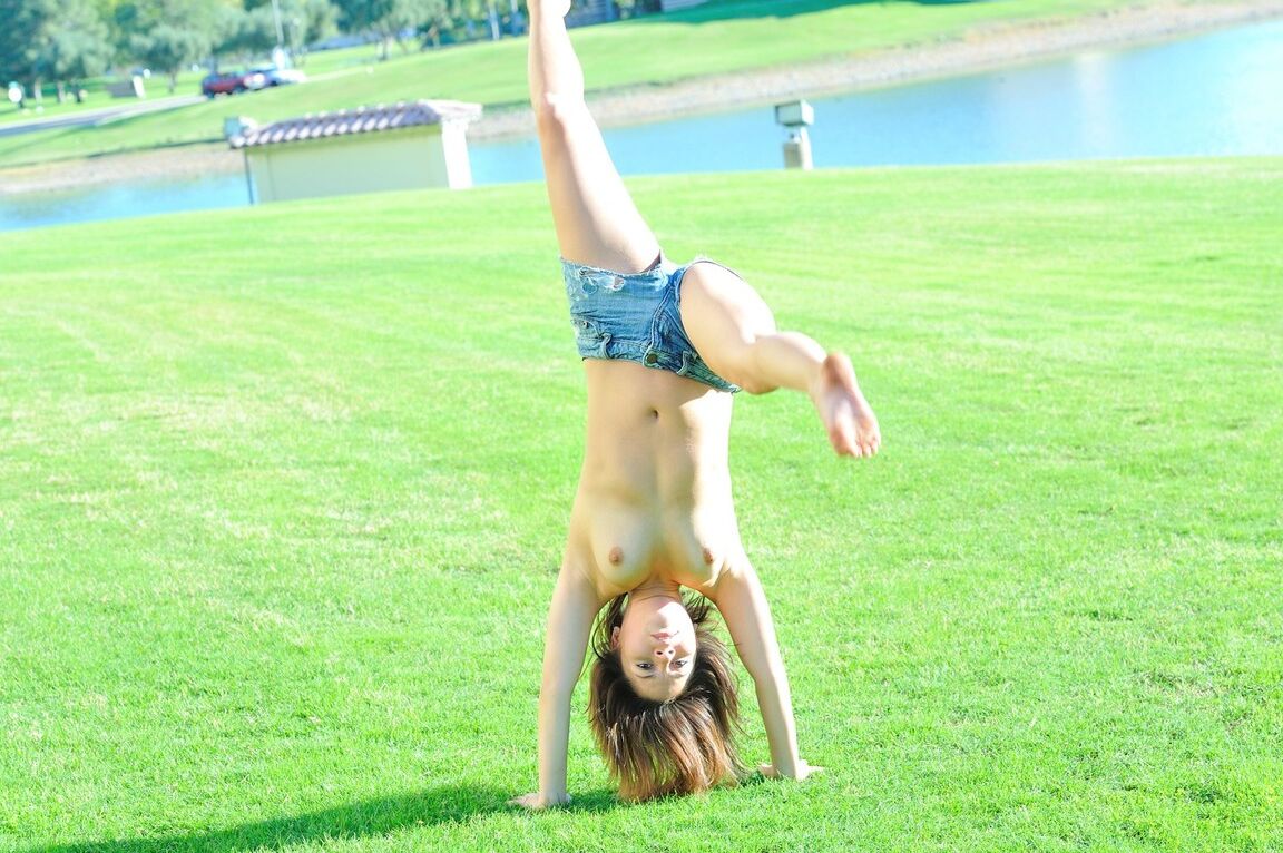 21P Cutie Stacey doing exercises half naked in public & masturbating at home