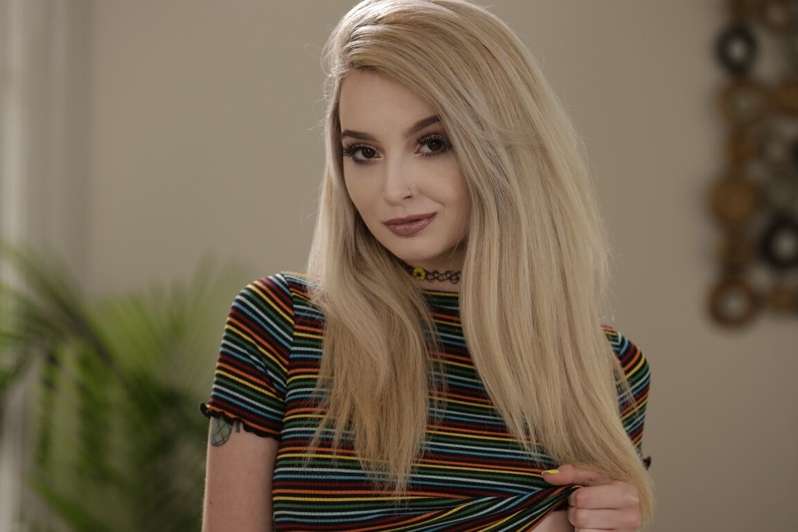 21P Little teen in jean shorts Lexi Lore feeds herself with a rod while studying