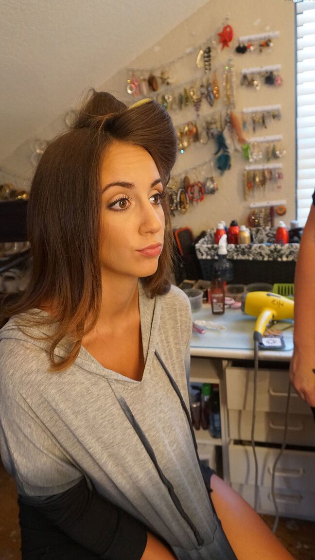 17P La impactante joven morena Layla London mostrando sus maravillosas tetas naturales