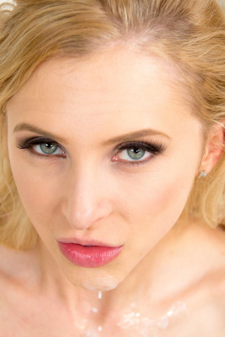 21P A linda esposa loira de seios grandes, Alix Lynx, transa com o cunhado