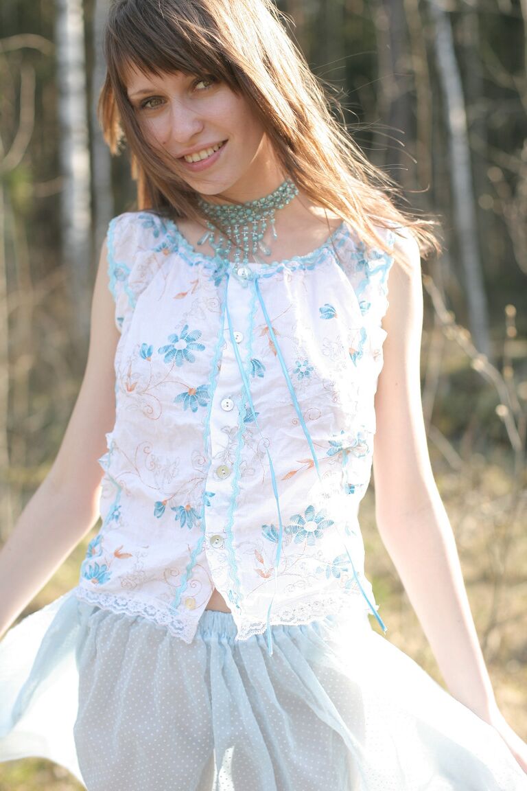 21P Met Art Lilly B