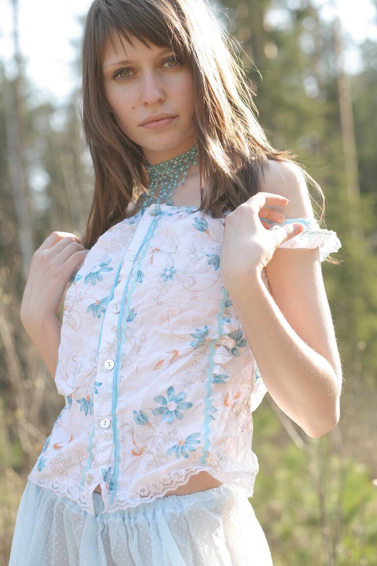 21P Met Art Lilly B