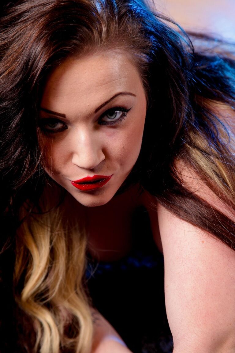 21P Minha MILFz Bonnie Rose, Harmony Reigns