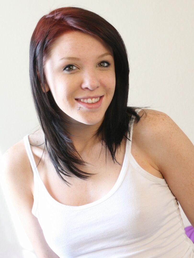 21P Adorable amateur Riley exposes her hot bum and jacks off a dong in POV