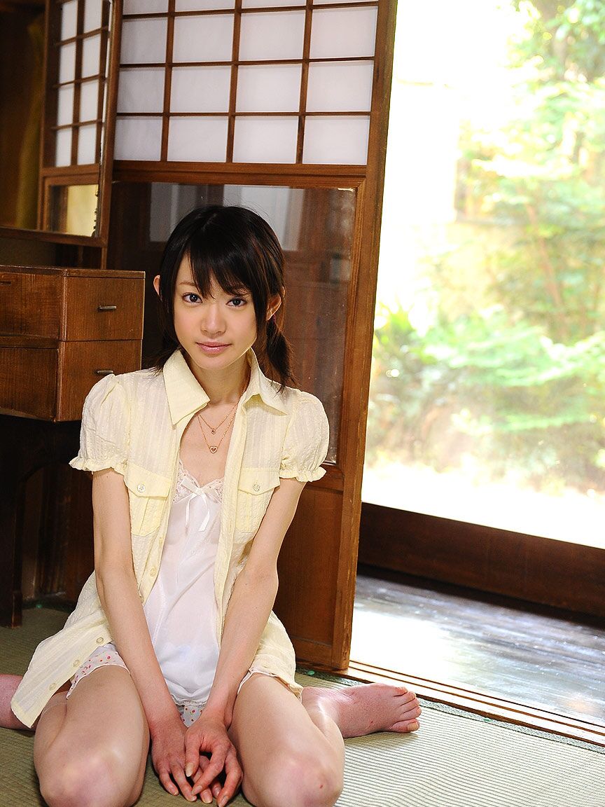 12P Adolescente asiática morena Aoba Ito jugueteada en el coño antes de un gangbang