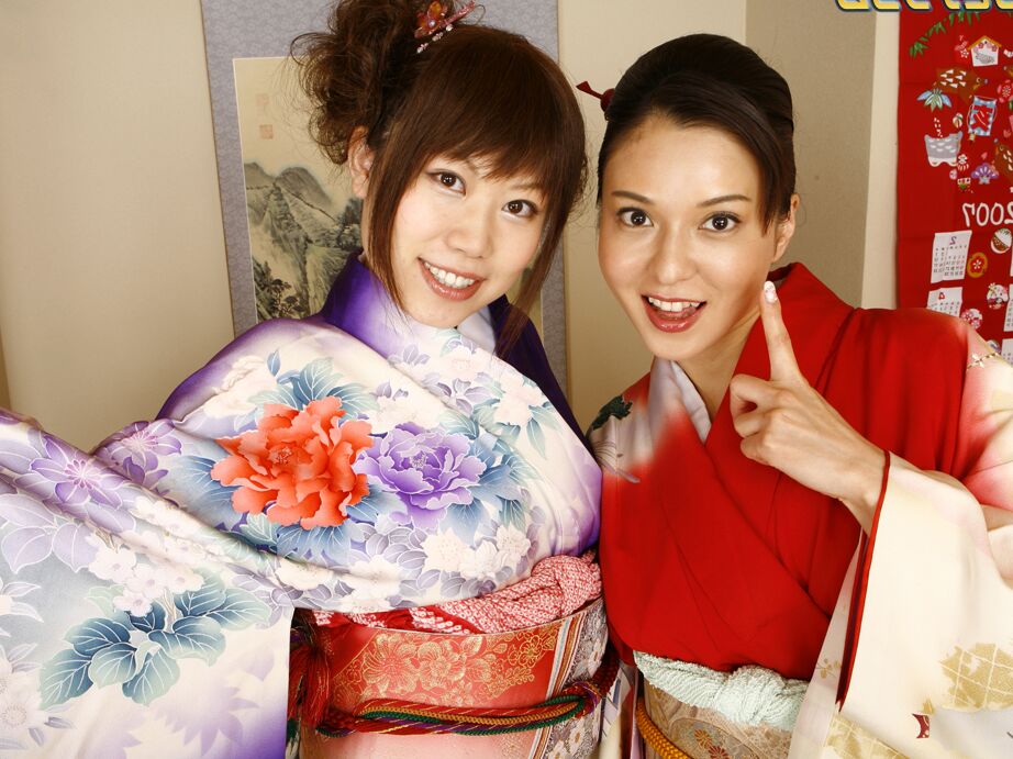 12P 巨乳アジア人里美りんがリードにつながれたまま毛深いマンコを激しく犯される