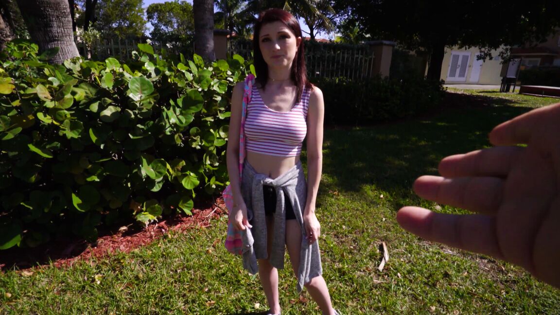 21P Skinny Teen Hailey Little bezahlt eine Taxifahrt mit einem Hardcore-Fick