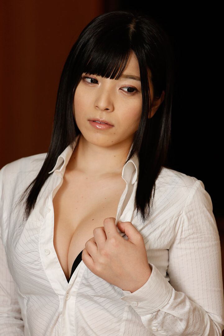 21P 日本人形 上原亜衣が変態同僚に拘束されて犯される