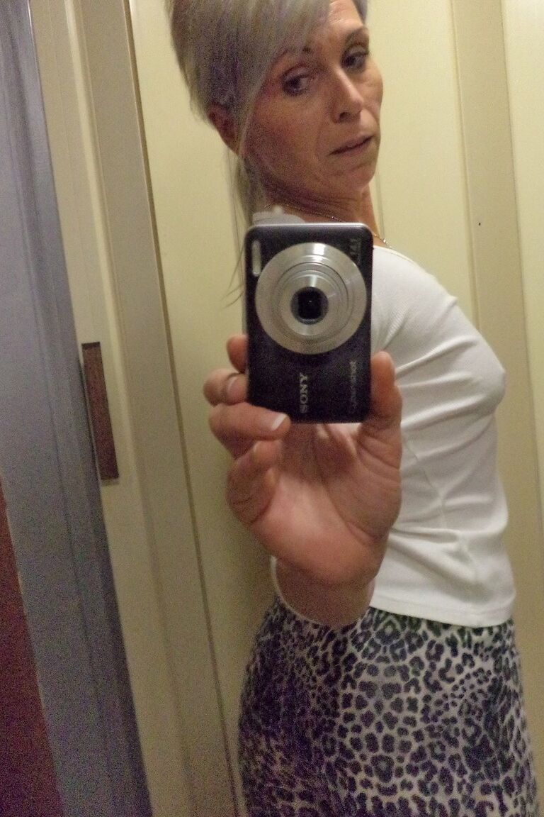 20P Czech lady Kathy White taking selfies in the mirror while stripping