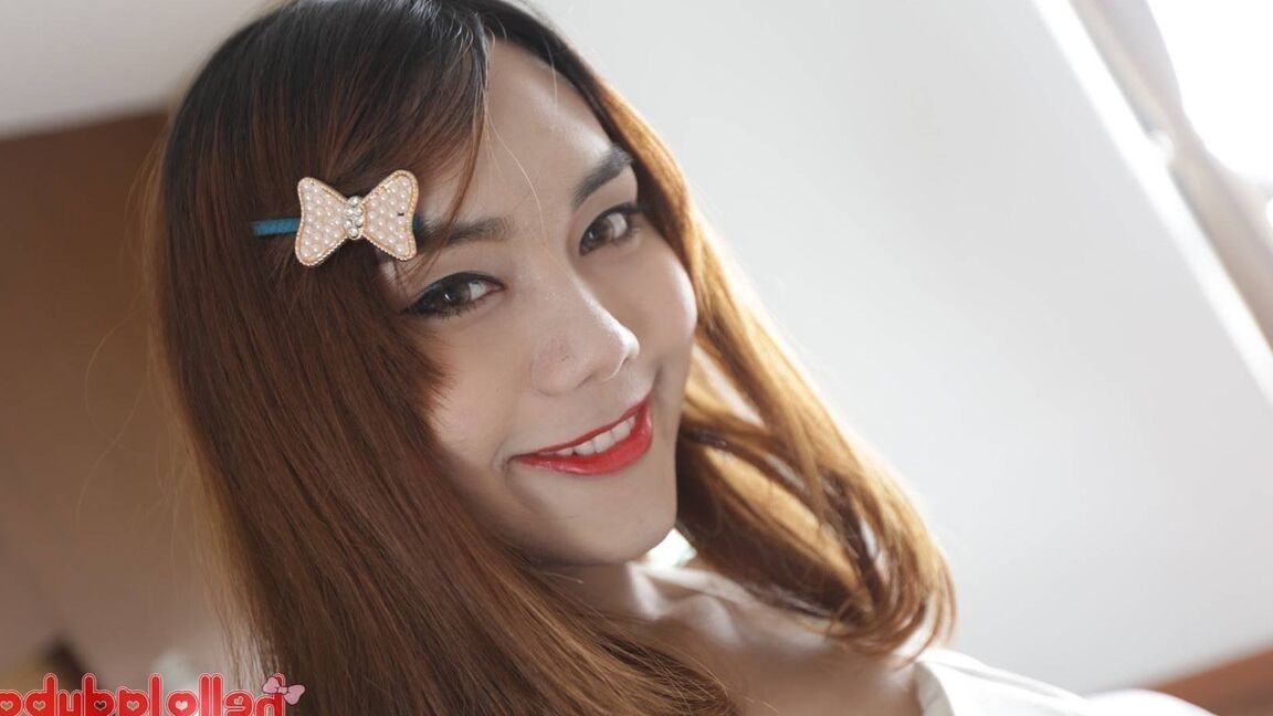 12P 22 Jahre alter thailändischer Ladyboy wird gefickt und lutscht einen Touristenschwanz und bekommt einen