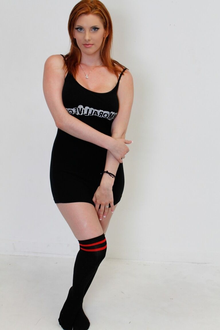 18P Ruiva bimbo e loira Britney Amber