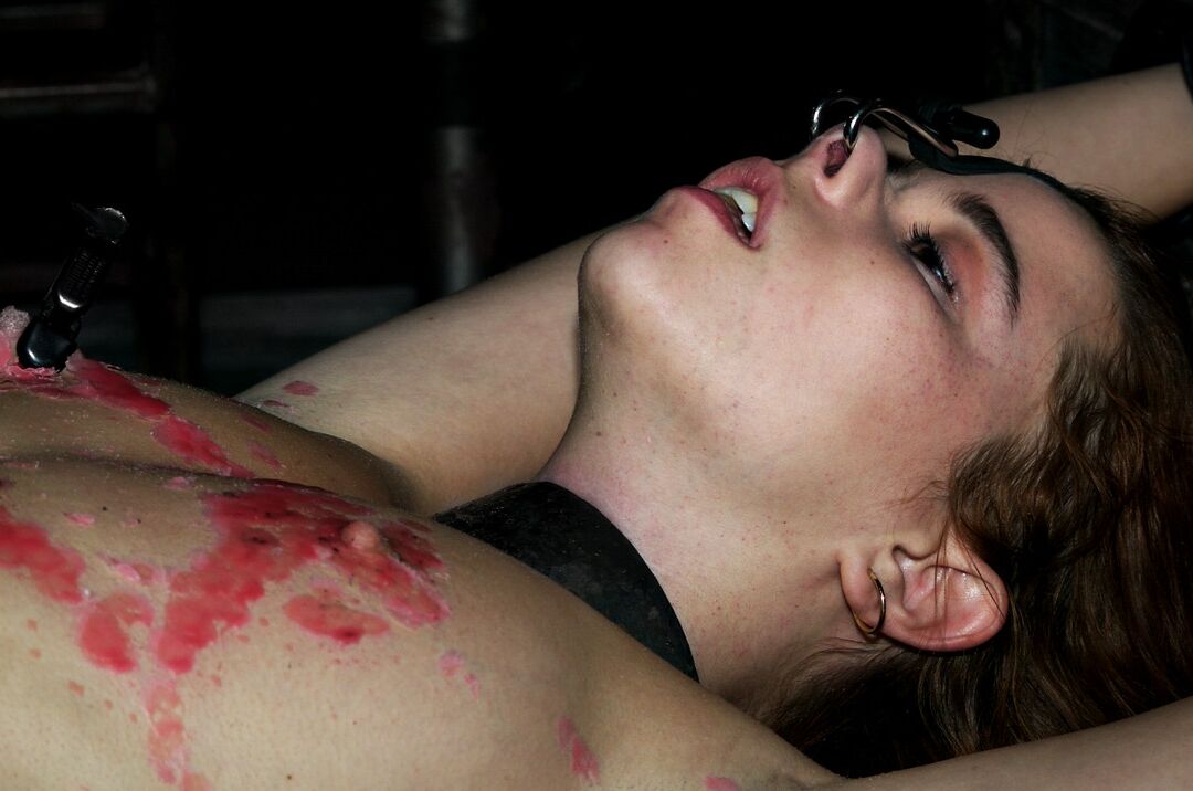 21P Device Bondage Sarah Blake