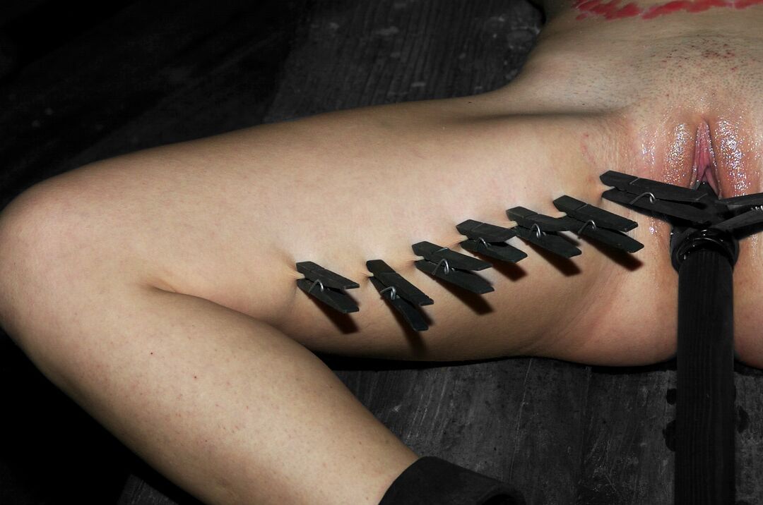 21P Device Bondage Sarah Blake