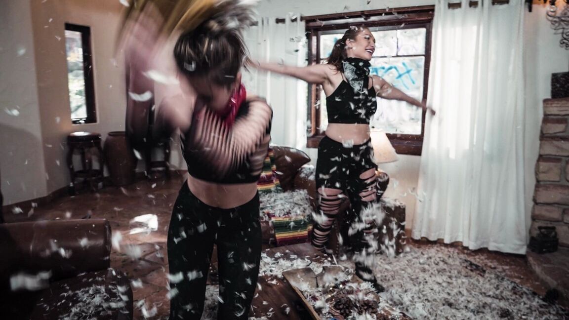 21P Hora adulta Paige Owens, Skylar Snow