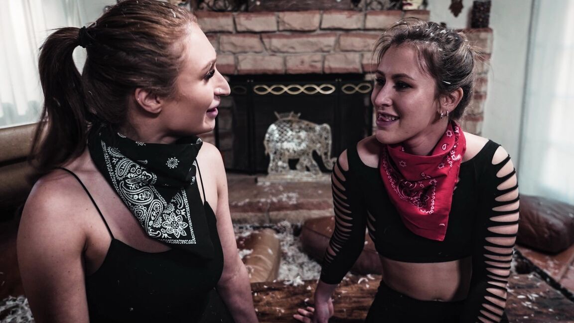 21P Hora adulta Paige Owens, Skylar Snow