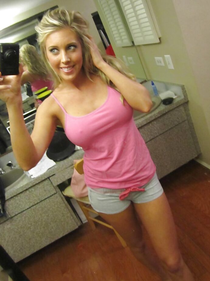 16P Ex-namorada loira Samantha Saint tirando a roupa para tirar fotos nuas
