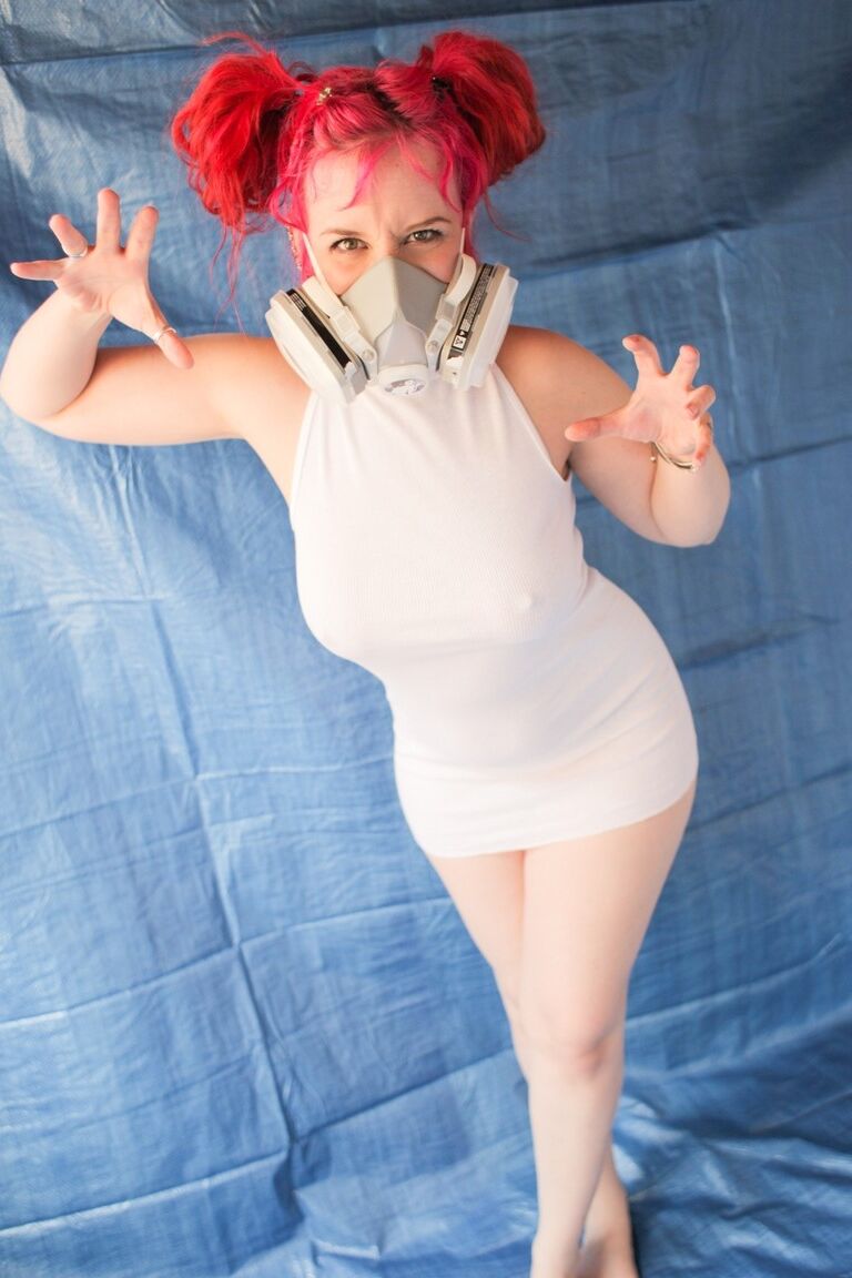 15P Tori Avano and Proxy Paige bare phat asses while wearing respirators