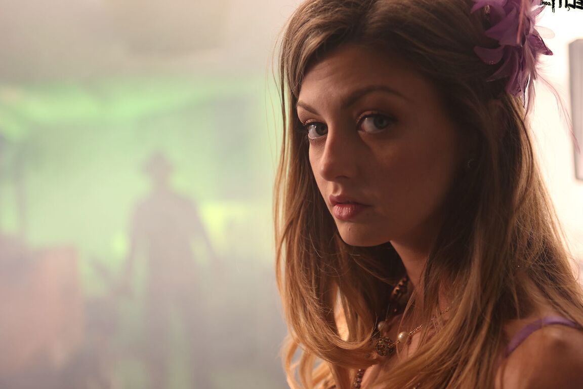 17P Pequena adolescente em Staci Silverstone rosa tendo um pesadelo sexy