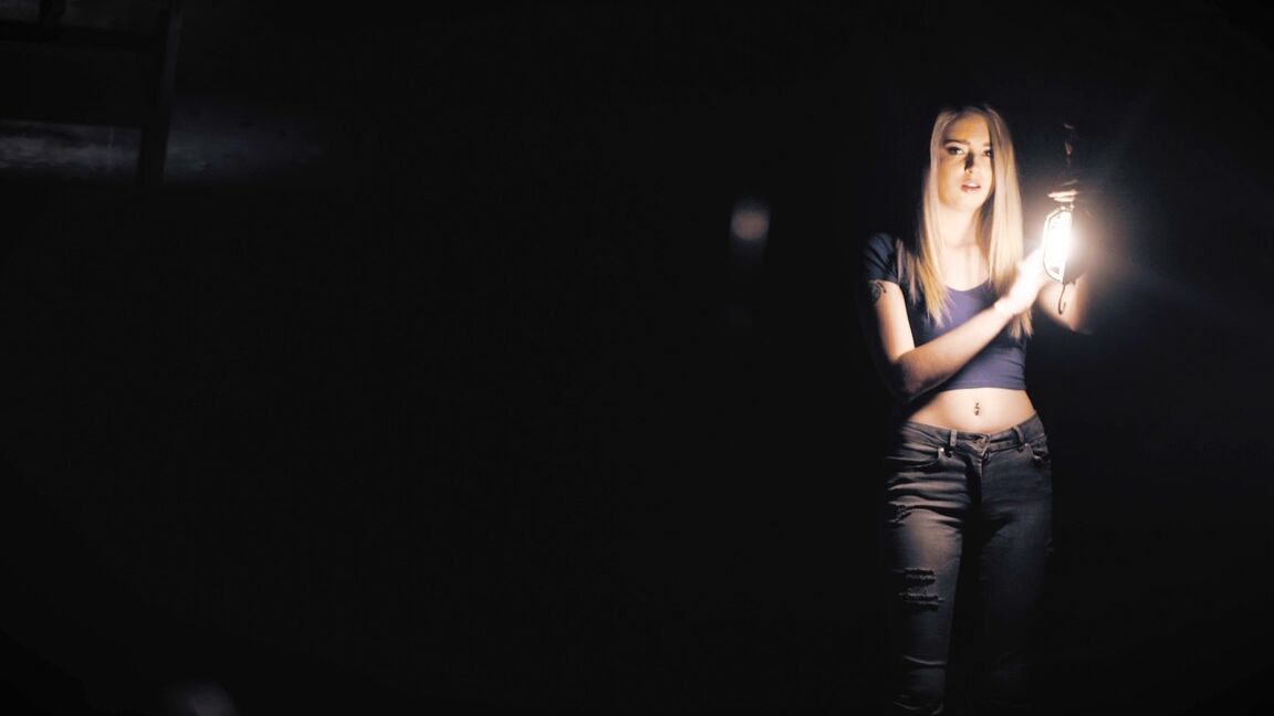 21P Loira querida com seios pequenos Lexi Lore é abalroada hardcore