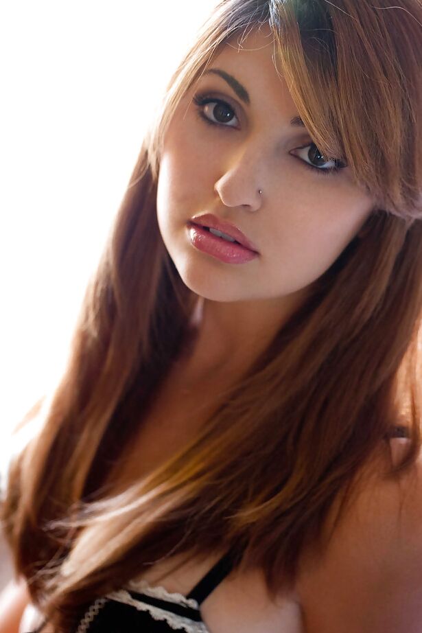 16P Sympathetic babe Natasha gives us cool close up angles of her cunt