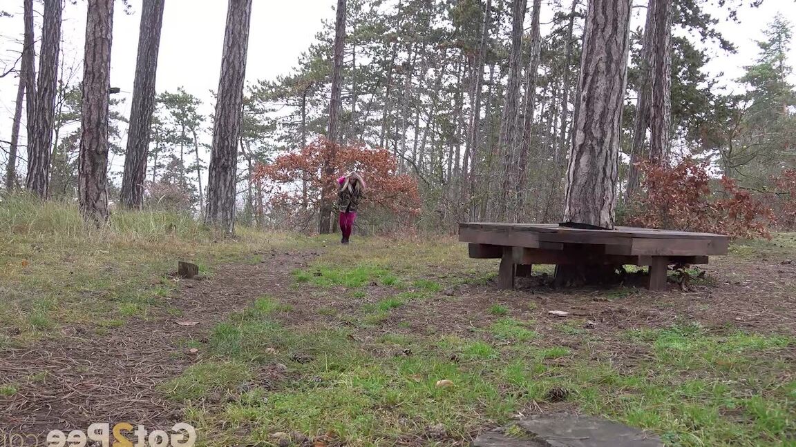 15P Long haired blonde makes a mess during outdoor pee